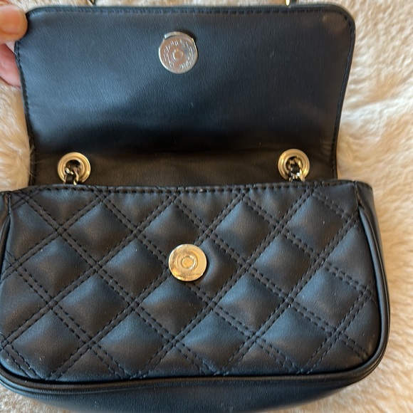 Nwot. Guess crossbody - Picture 6 of 10